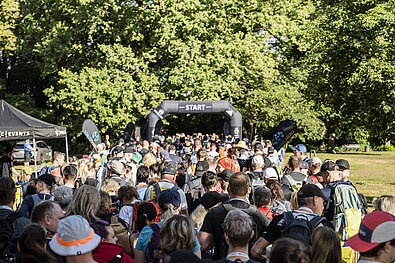 Teilnehmende kurz vor dem Start auf die Strecke © SCC EVENTS / Sebastian Wells